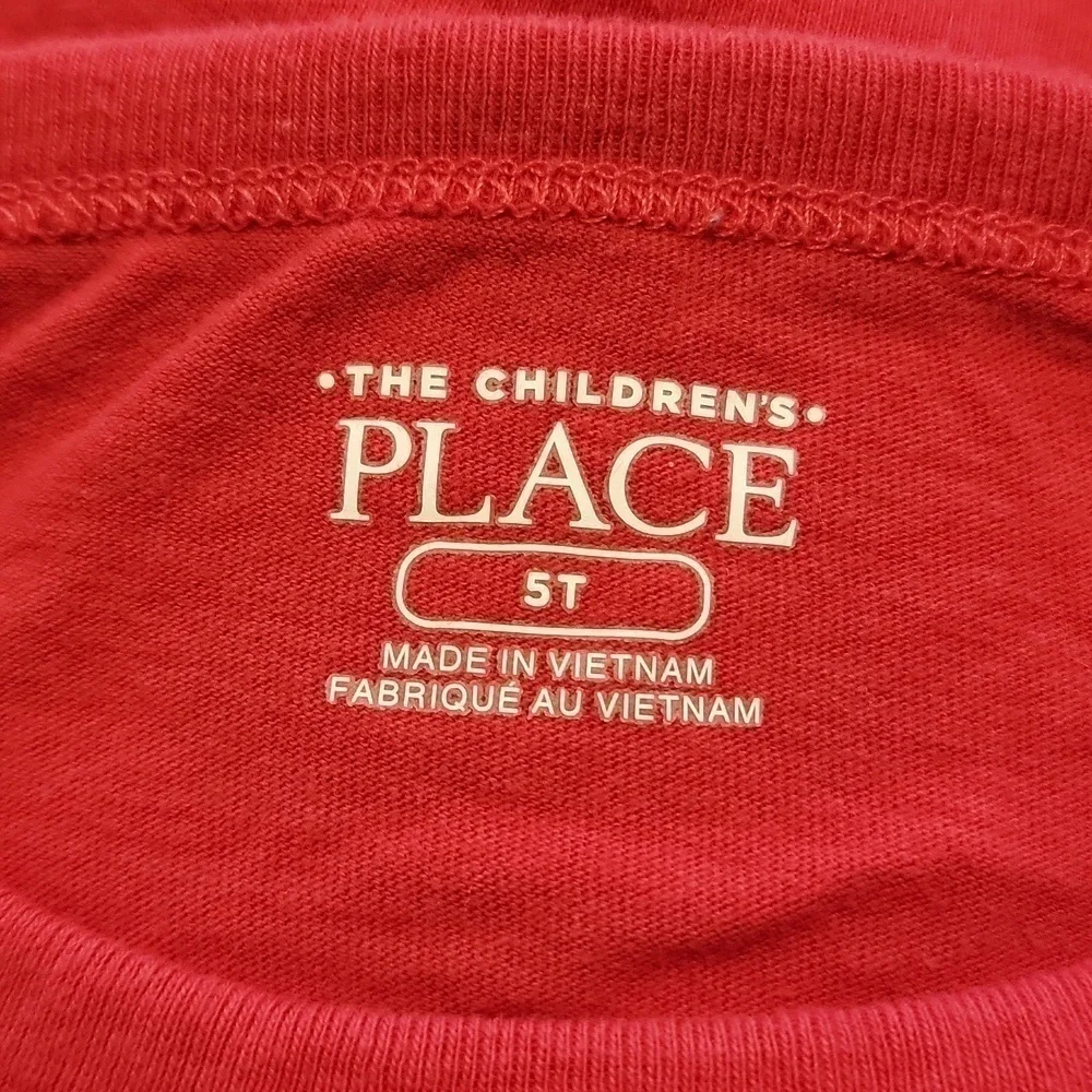 The children’s place size 5T long sleeve graphic shirt red animal graphics